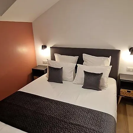 Domaine De Saint Jacques Devant Bruyeres Hotel